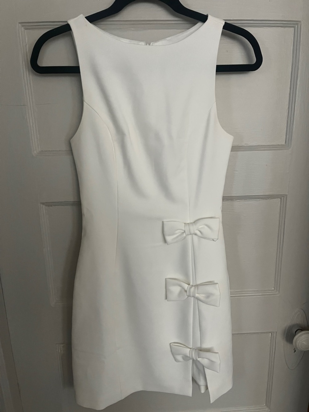 SHEIN White Sleeveless Mini Dress with Side Bow Accents